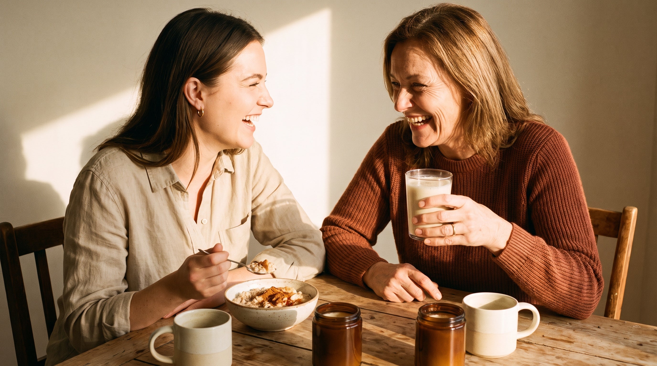 Proteinfasten: zwei Frauen beim eiweißreichen Frühstück im Essensfenster