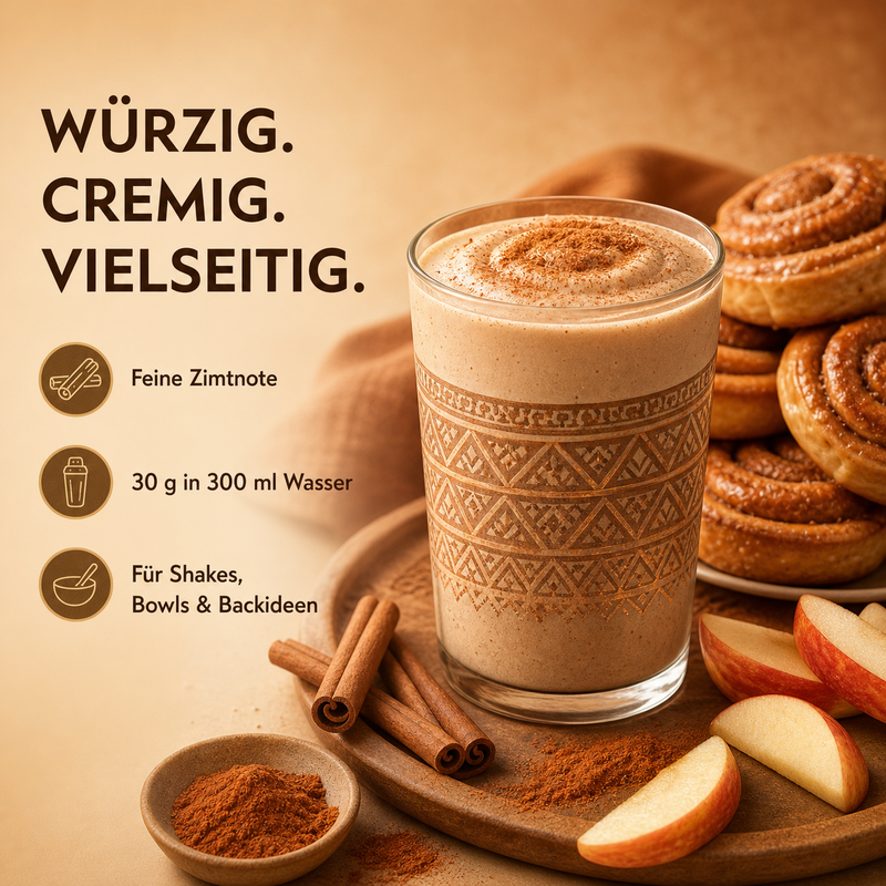 Zubereiteter Shake mit HeldenPilz All-in-One Plant Protein Cinnamon, dazu Zimtstangen, Apfel und Zimtschnecken