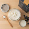 Milchkefir-Knollen im Glas — Top-Down Ansicht